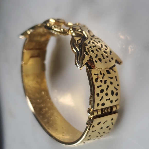 1970s Biting Panther Leopard Hammered Gold-tone Hinged Clamper Bracelet - Picture 6 of 6